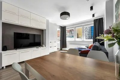 Telewizja i/lub zestaw kina domowego w obiekcie Chmielna Downtown Apartments - City Center, AirCon - by Rentujemy