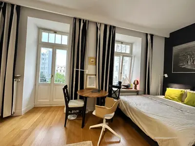 Łóżko lub łóżka w pokoju w obiekcie DECOR 4 fast WiFi 85'TV Netflix HBO Disney+
