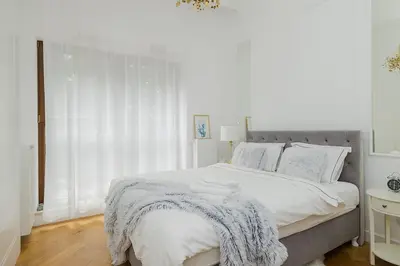 Łóżko lub łóżka w pokoju w obiekcie Woronicza Premium- Margo Apart