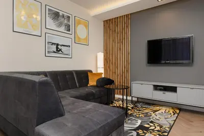 Telewizja i/lub zestaw kina domowego w obiekcie Stunning Family Apartment Ursynów with Parking & Balcony by Noclegi Renters