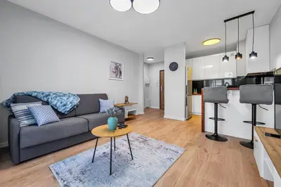 Kuchnia lub aneks kuchenny w obiekcie Ursus Comfy Apartment with FREE Parking by BookingHost