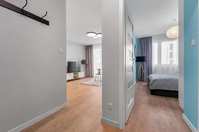 Łóżko lub łóżka w pokoju w obiekcie Ursus Comfy Apartment with FREE Parking by BookingHost