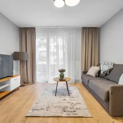 Ursus Comfy Apartment with FREE Parking by BookingHost