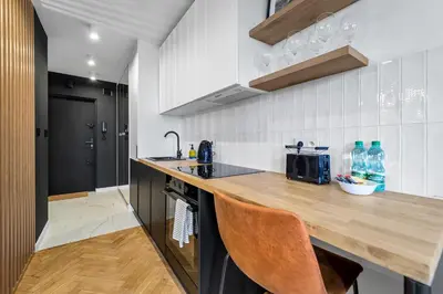 Kuchnia lub aneks kuchenny w obiekcie Park Sady Żoliborskie Modern Apartment by BookingHost
