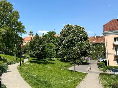 Ogród w obiekcie Mariensztat Old Town Apartment
