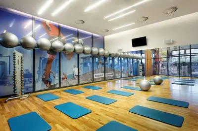 Centrum fitness w obiekcie DoubleTree by Hilton Hotel & Conference Centre Warsaw