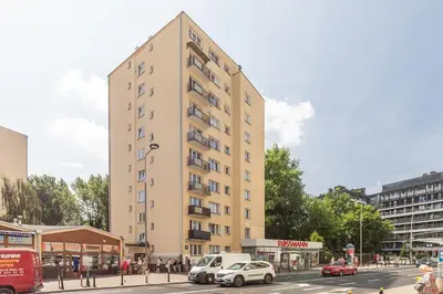 Budynek, w którym mieści się apartament