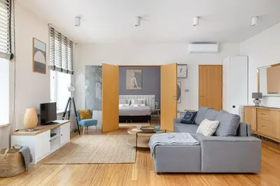 Część wypoczynkowa w obiekcie Chmielna Spacious City Center Apartment