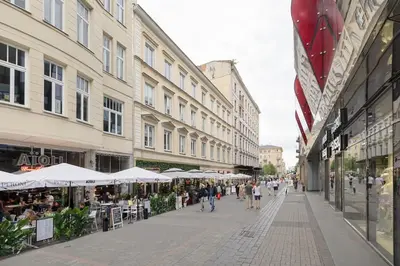 Goście zatrzymujący się w obiekcie Chmielna Spacious City Center Apartment