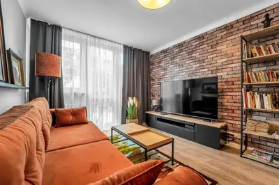 Telewizja i/lub zestaw kina domowego w obiekcie Aparthotel Grzybowska 9 by BookingHost