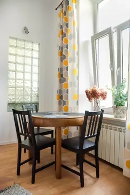 Część wypoczynkowa w obiekcie Wolność City Centre Comfy Studio by BookingHost