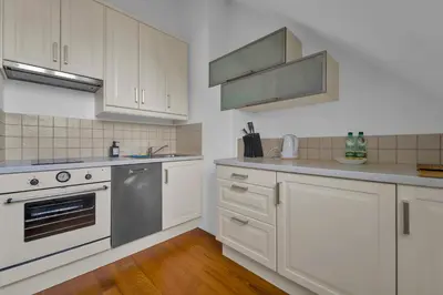 Kuchnia lub aneks kuchenny w obiekcie Rynek Nowego Miasta Two-Level Apartment by BookingHost