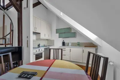 Kuchnia lub aneks kuchenny w obiekcie Rynek Nowego Miasta Two-Level Apartment by BookingHost