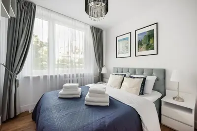 Łóżko lub łóżka w pokoju w obiekcie Wasilkowskiego Luxury Apartment by BookingHost
