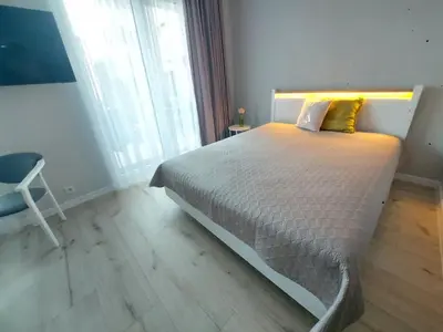 Łóżko lub łóżka w pokoju w obiekcie LuxApartmentWarszawa z bezpłatnym podziemnym parkingem