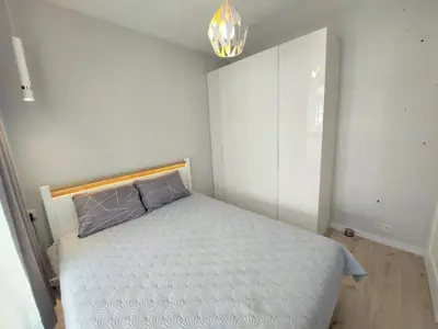 Łóżko lub łóżka w pokoju w obiekcie LUX 2 pokojowe Apartment in Warszawa z bezpłatnym podziemnym parkingem