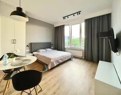 Łóżko lub łóżka w pokoju w obiekcie K22 Warszawa Zachodnia Slawinska 502