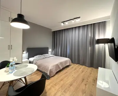 Łóżko lub łóżka w pokoju w obiekcie K22 Warszawa Zachodnia Slawinska 502