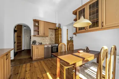 Kuchnia lub aneks kuchenny w obiekcie Plac Zbawiciela Spacious Apartments - Top Location, Metro 200m, 53m2 - by Rentujemy