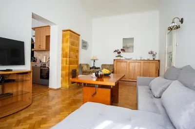 Kuchnia lub aneks kuchenny w obiekcie Plac Zbawiciela Spacious Apartments - Top Location, Metro 200m, 53m2 - by Rentujemy
