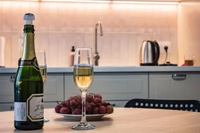 Napoje w obiekcie Spacious Apartment with 3 meter ceilings, Powiśle, The Old Town