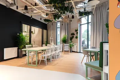 Restauracja lub miejsce do jedzenia w obiekcie Chillout Dorm Warszawa by BookingHost
