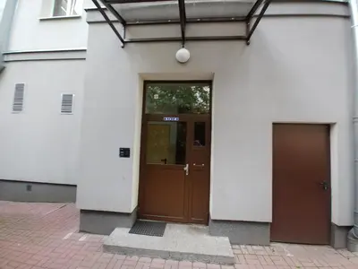 Fasada lub wejście do obiektu Studio Narutowicza