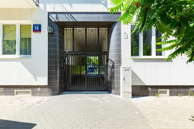 Fasada lub wejście do obiektu Metro Racławicka Stylish & Modern Apartments Mokotów by Noclegi Renters