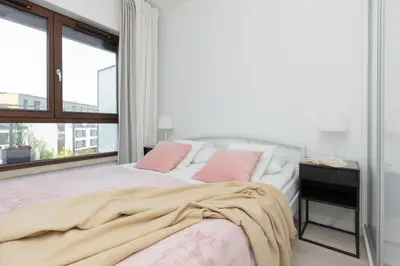 Łóżko lub łóżka w pokoju w obiekcie Sarmacka Apartment with Balcony Warsaw Wilanów by Noclegi Renters