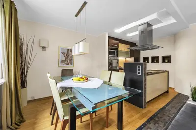 Kuchnia lub aneks kuchenny w obiekcie 90m2 Prestige Suite - Parking & Jacuzzi & AirCon by Rentujemy