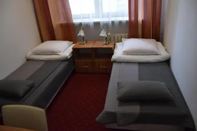 Łóżko lub łóżka w pokoju w obiekcie Centrum Konferencyjne IBIB PAN
