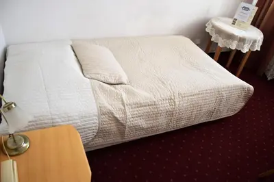 Łóżko lub łóżka w pokoju w obiekcie Centrum Konferencyjne IBIB PAN