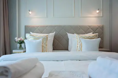 Łóżko lub łóżka w pokoju w obiekcie Mennica Residence - Grzybowska 43A