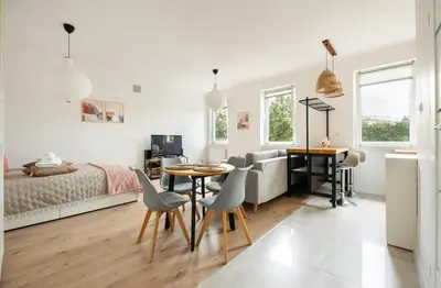 Część wypoczynkowa w obiekcie Polna Centrum Studio by BookingHost