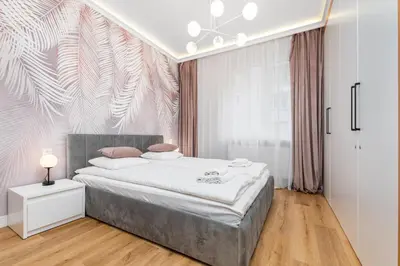 Łóżko lub łóżka w pokoju w obiekcie Wspólna 51 by Homeprime