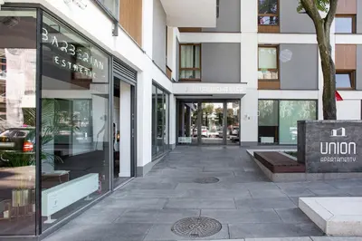 Budynek, w którym mieści się apartament