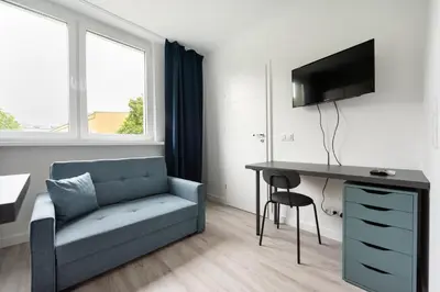 Telewizja i/lub zestaw kina domowego w obiekcie Wola Comfort Studio #3 by BookingHost