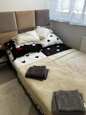 Łóżko lub łóżka w pokoju w obiekcie Sky Apartment Comfy Suite Pereca