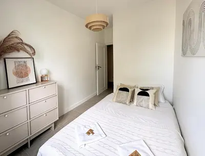 Łóżko lub łóżka w pokoju w obiekcie Warsaw Concierge Wiatraczna