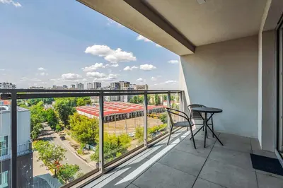 Balkon lub taras w obiekcie 8th Floor Downtown Warsaw Apartments N2 - Parking, City View, Balcony - by RENTUJEMY