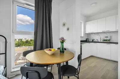 Kuchnia lub aneks kuchenny w obiekcie 8th Floor Downtown Warsaw Apartments N2 - Parking, City View, Balcony - by RENTUJEMY