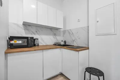 Kuchnia lub aneks kuchenny w obiekcie Rondo Daszyńskiego Apartments N1 - Parking, 8th Floor, City View, Subway - by RENTUJEMY