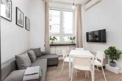 Telewizja i/lub zestaw kina domowego w obiekcie Świętokrzyska 16 (E-G) by Homeprime