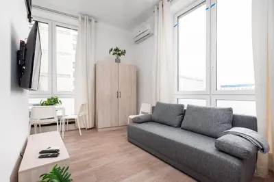 Telewizja i/lub zestaw kina domowego w obiekcie Świętokrzyska 16 (E-G) by Homeprime
