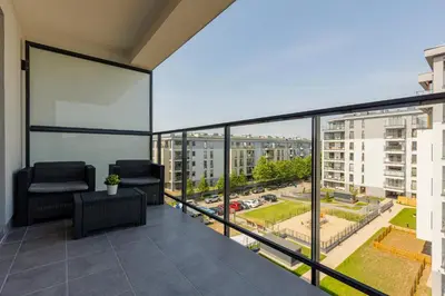Balkon lub taras w obiekcie Ursus Sunny Studio for 4 Guests with Parking & Balcony by Noclegi Renters