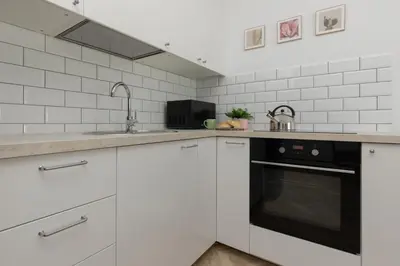 Kuchnia lub aneks kuchenny w obiekcie Ursus Sunny Studio for 4 Guests with Parking & Balcony by Noclegi Renters