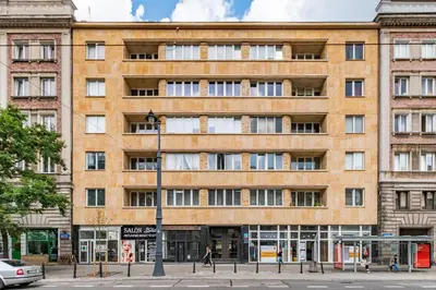 Budynek, w którym mieści się apartament