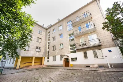 Budynek, w którym mieści się apartament