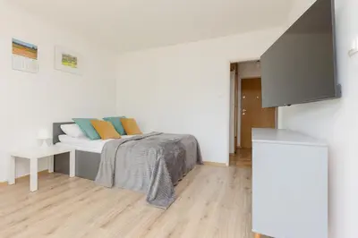 Telewizja i/lub zestaw kina domowego w obiekcie Metro Pole Mokotowskie Studio by Noclegi Renters