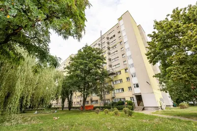 Budynek, w którym mieści się apartament